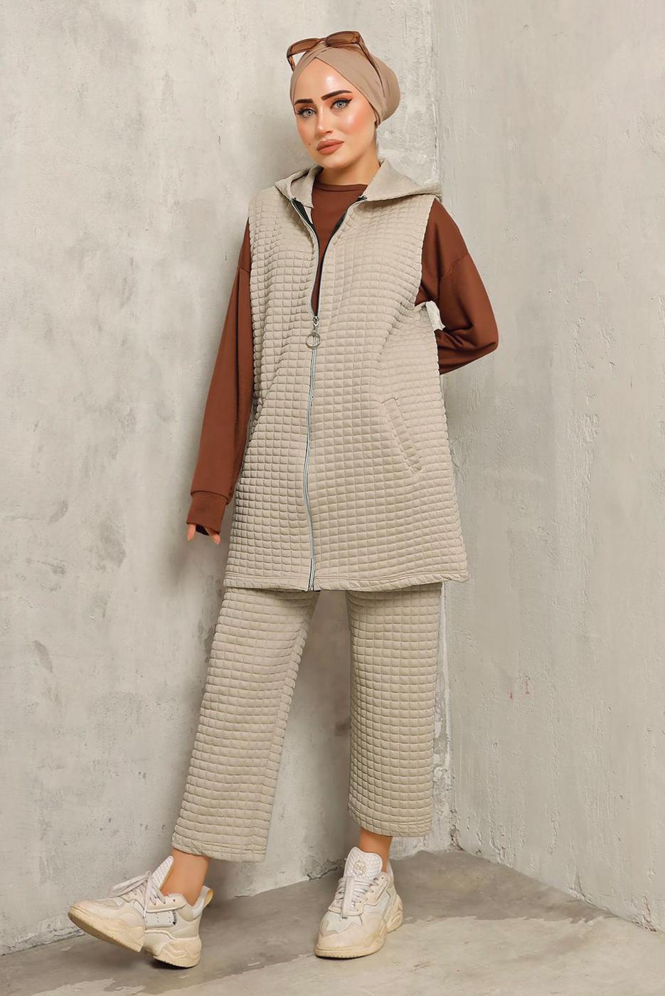 Tesettür giyim BEJ CEPLİ KAPÜŞONLU İKİLİ YELEKLİ TAKIM 4482