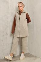 Tesettür giyim BEJ CEPLİ KAPÜŞONLU İKİLİ YELEKLİ TAKIM 4482