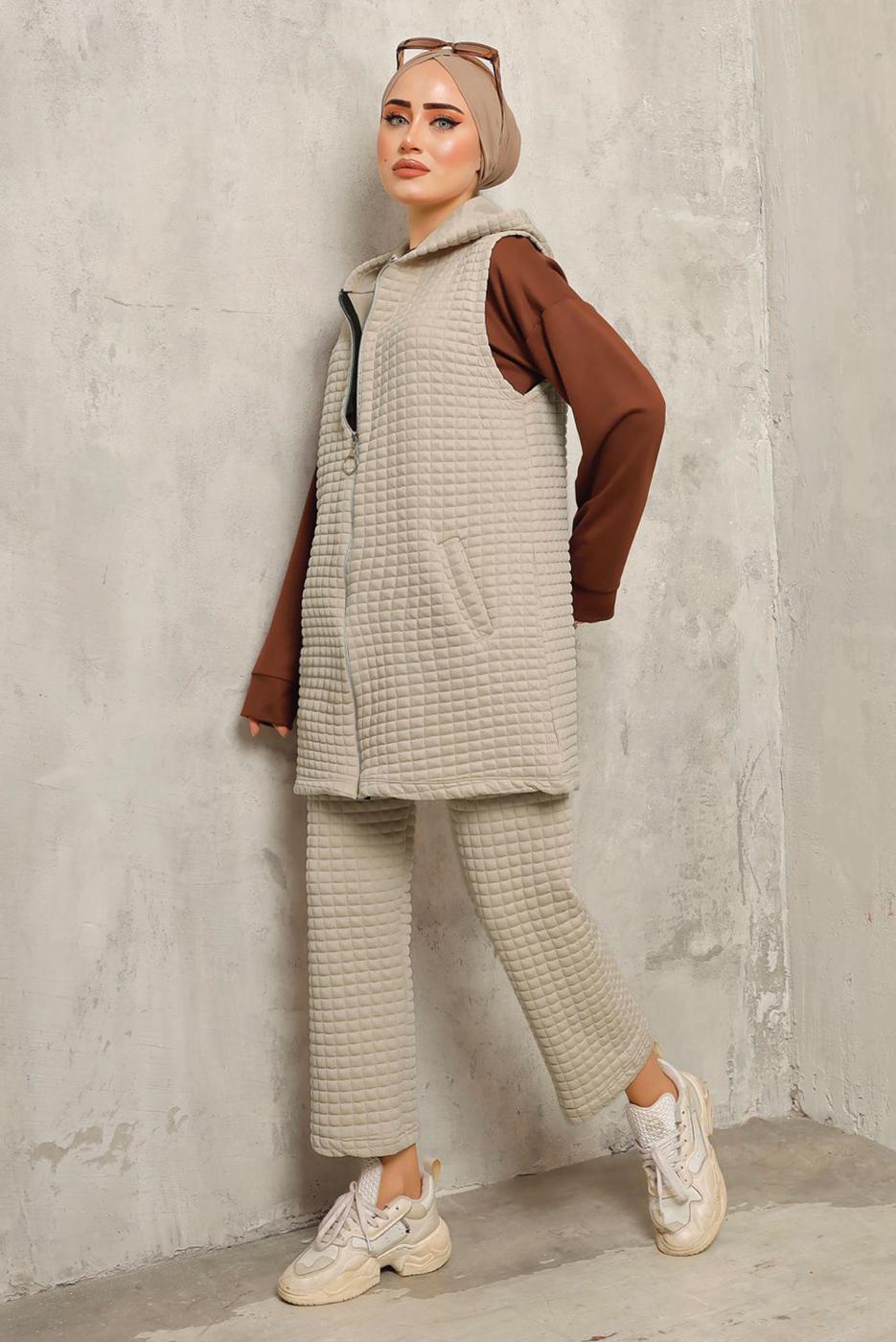 Tesettür giyim BEJ CEPLİ KAPÜŞONLU İKİLİ YELEKLİ TAKIM 4482
