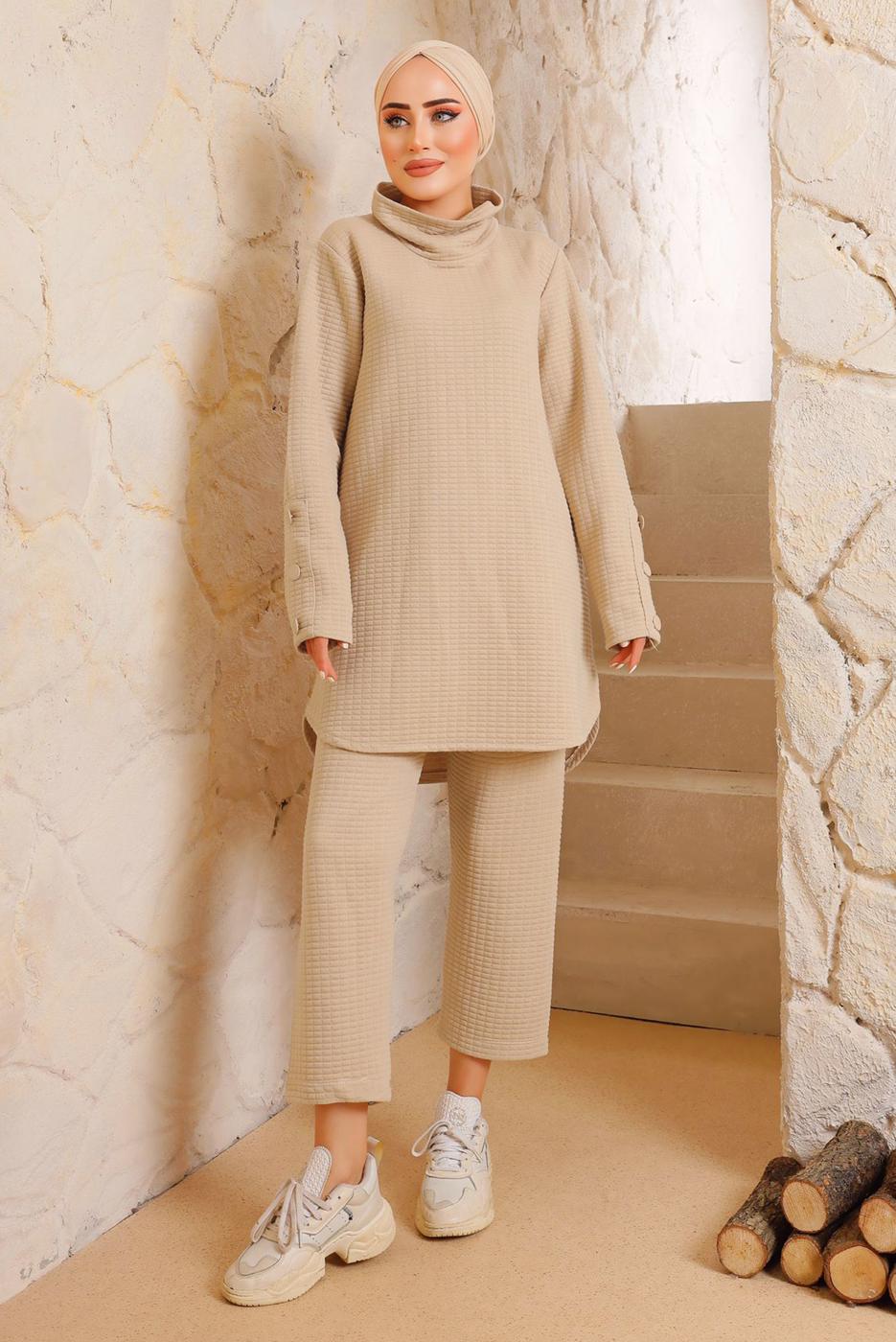 Tesettür giyim BEJ MANŞETLERİ DÜĞMELİ PANTOLONLU TAKIM 7382 