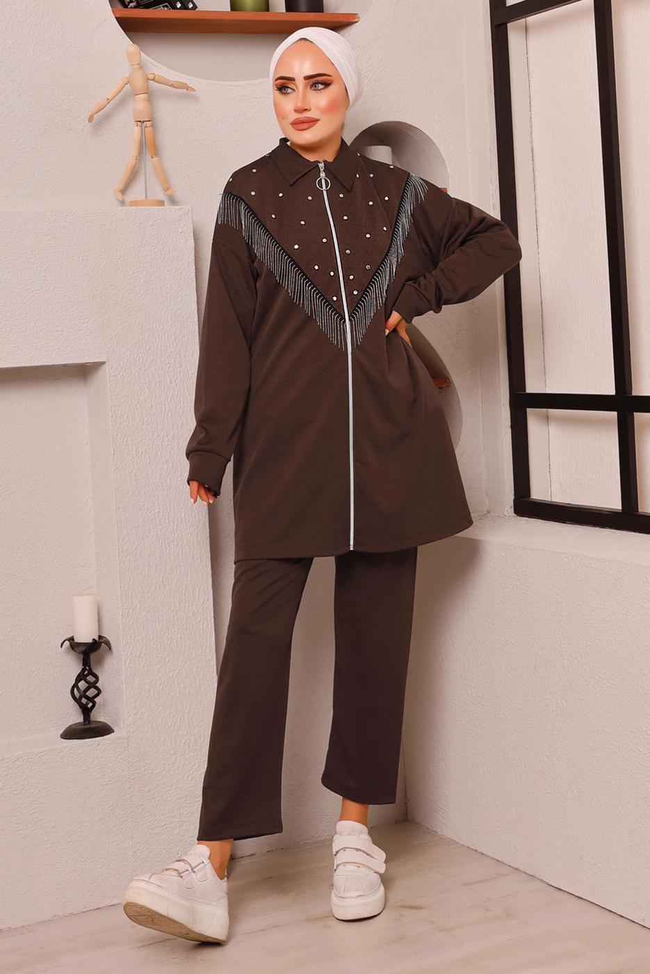Tesettür giyim KAHVE PÜSKÜL DETAYLI ZIMBALI PANTOLONLU TAKIM 9572