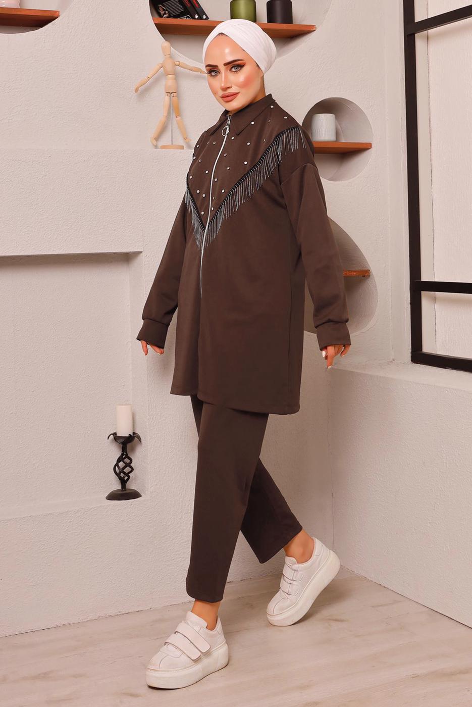 Tesettür giyim KAHVE PÜSKÜL DETAYLI ZIMBALI PANTOLONLU TAKIM 9572