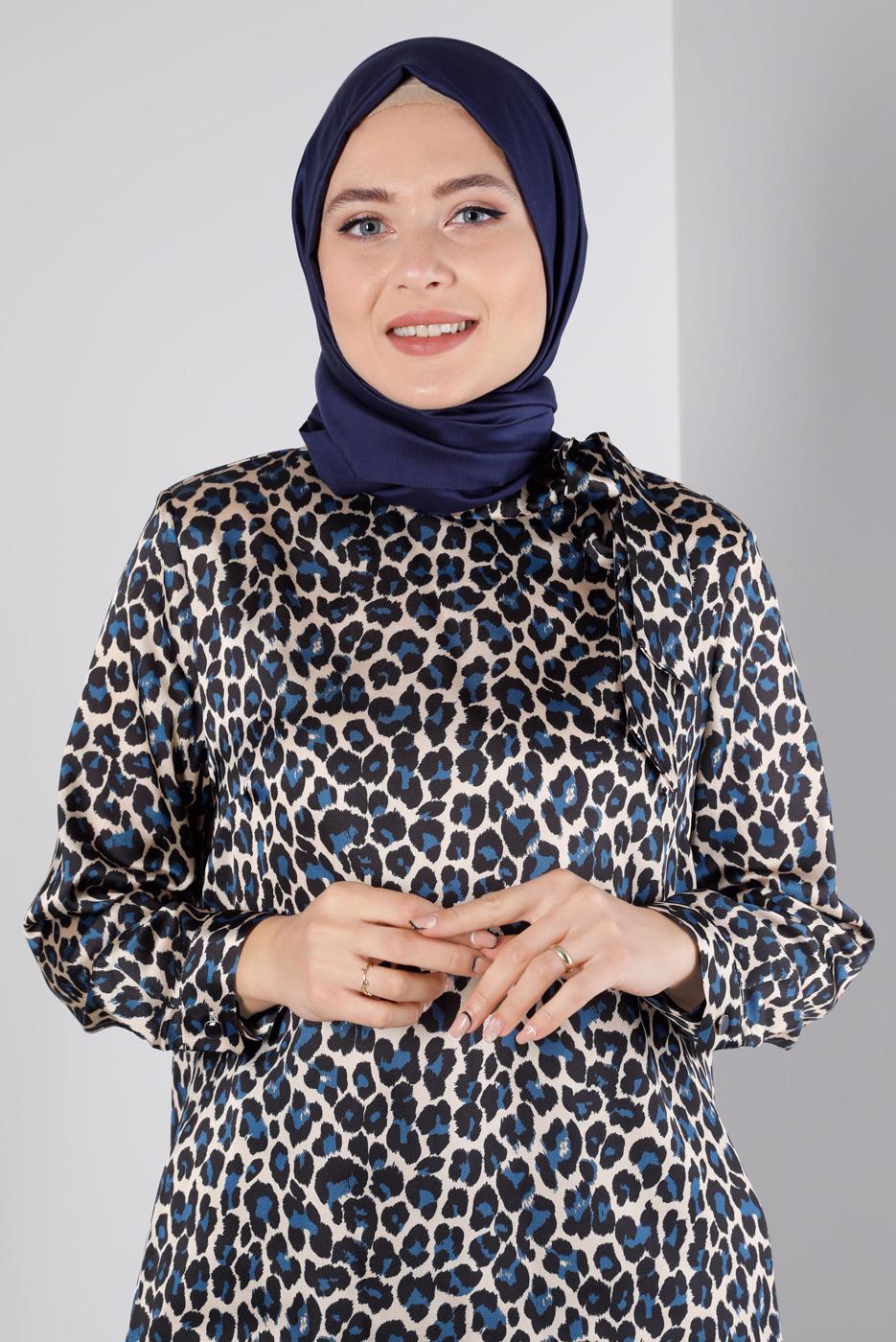 Vêtements hijab BLEU MARINE ALVINA TUNIQUE EN SATIN MOTIF LÉOPARD T 20308
