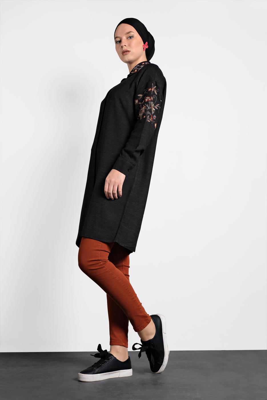 Tesettür giyim SİYAH ALVİNA NAKIŞ DETAYLI TUNİK 40238 