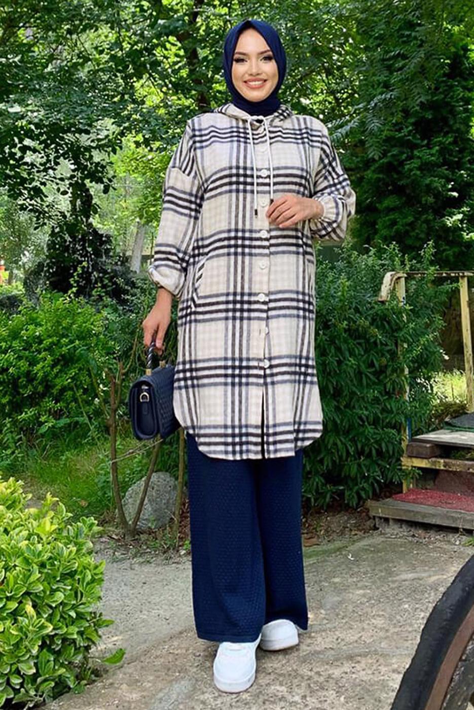 Tesettür giyim BEJ KAPÜŞONLU DÜĞMELİ EKOSE TUNİK 4162