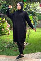 Tesettür giyim SİYAH ŞERİTLİ KAPÜŞONLU TRİKO TUNİK 7634	