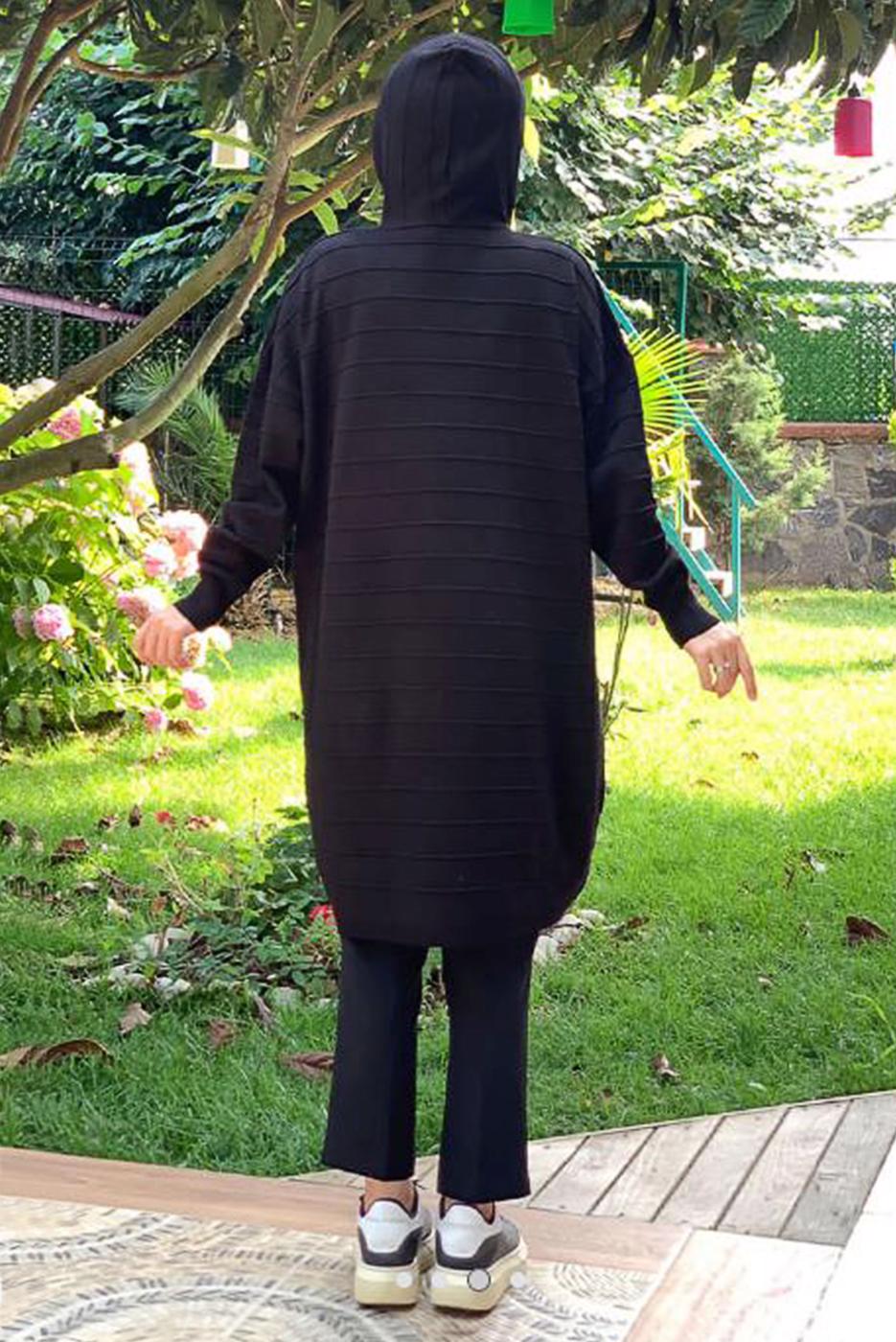 Tesettür giyim SİYAH ŞERİTLİ KAPÜŞONLU TRİKO TUNİK 7634	