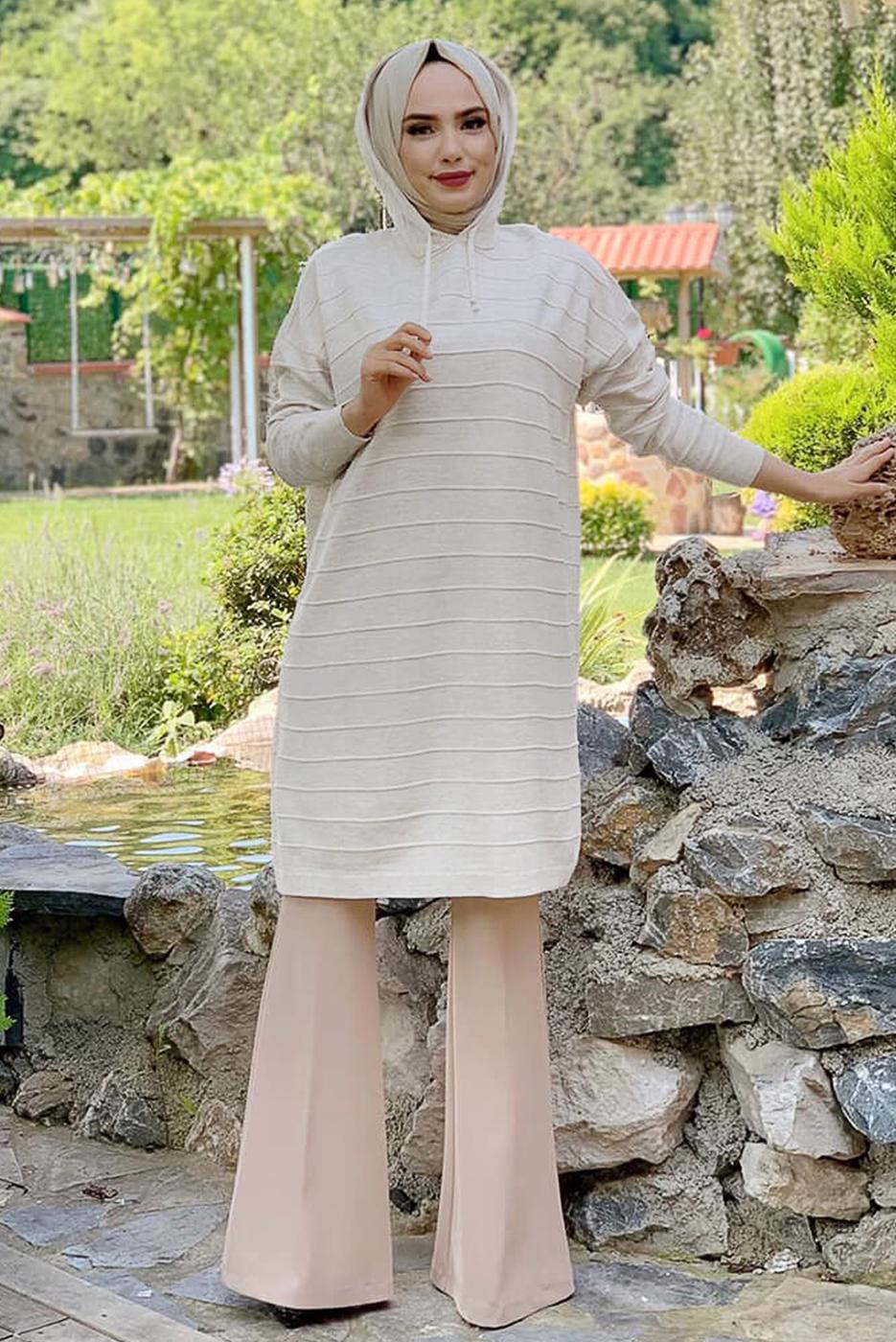 Tesettür giyim BEJ ŞERİTLİ KAPÜŞONLU TRİKO TUNİK 7634	