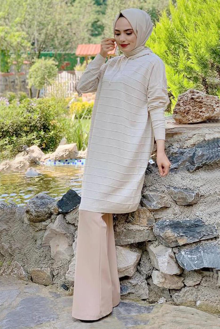 Tesettür giyim BEJ ŞERİTLİ KAPÜŞONLU TRİKO TUNİK 7634	