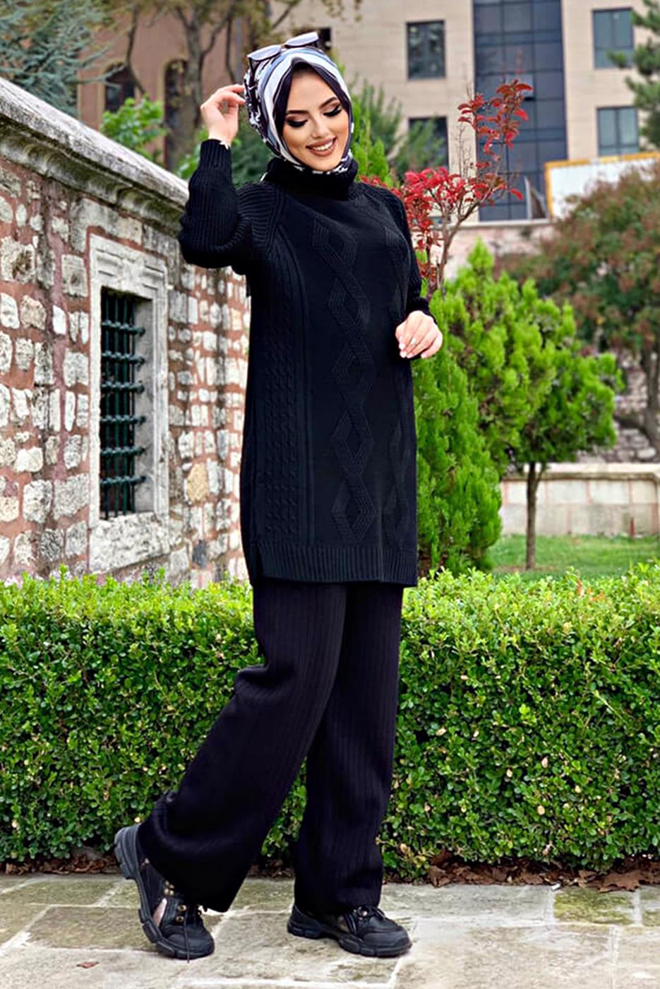 Tesettür giyim SİYAH KENDİNDEN DESENLİ BOĞAZLI YAKA TRİKO TUNİK 91112	