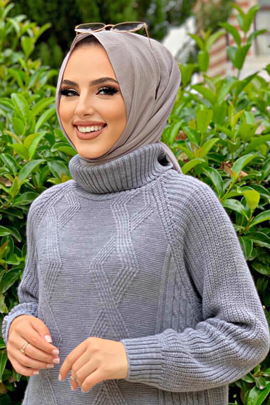 Tesettür giyim GRİ KENDİNDEN DESENLİ BOĞAZLI YAKA TRİKO TUNİK 91112	