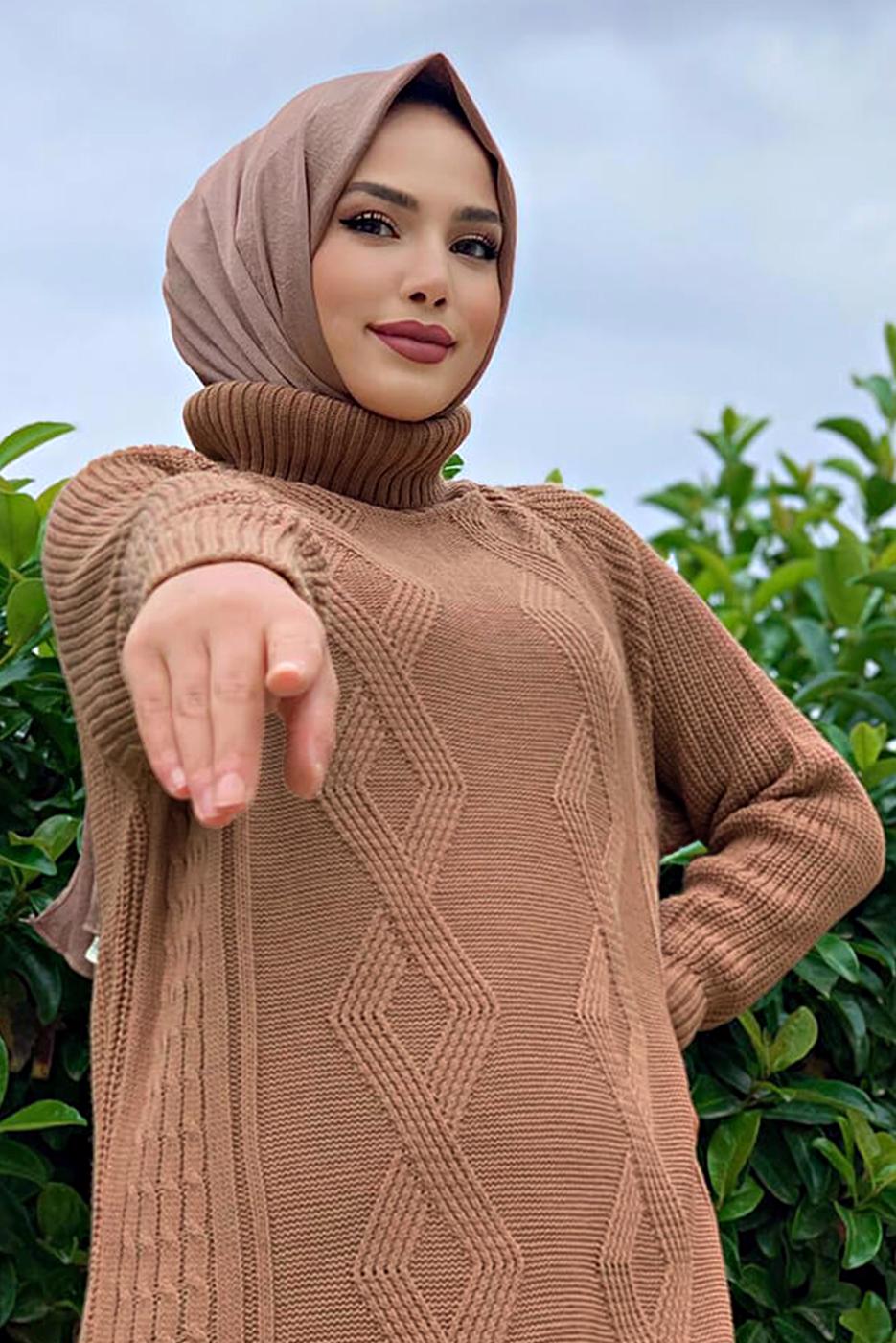 Tesettür giyim TABA KENDİNDEN DESENLİ BOĞAZLI YAKA TRİKO TUNİK 91112	