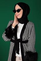 Tesettür giyim SİYAH KAZAYAĞI DESENLİ MANŞETLERİ TÜYLÜ KAP 1547 