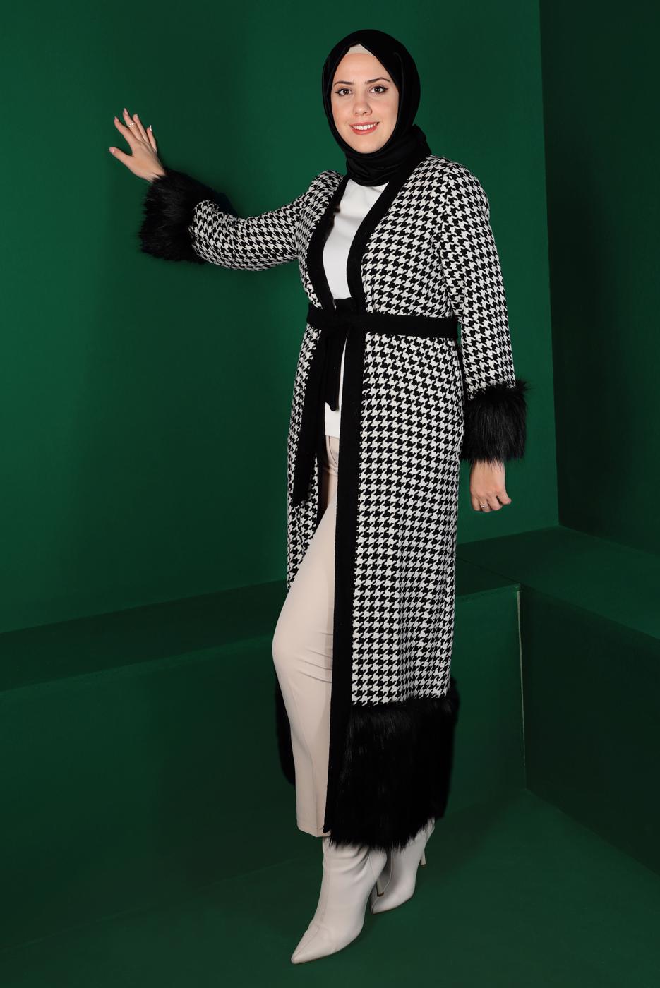 Tesettür giyim SİYAH KAZAYAĞI DESENLİ MANŞETLERİ TÜYLÜ KAP 1547 