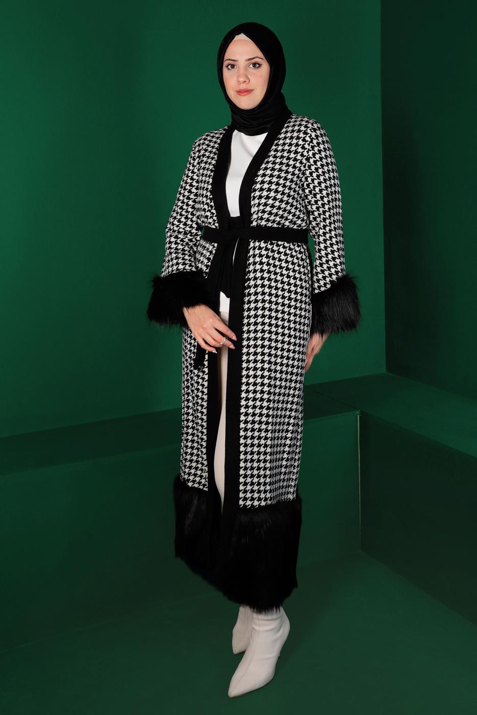 Tesettür giyim SİYAH KAZAYAĞI DESENLİ MANŞETLERİ TÜYLÜ KAP 1547 