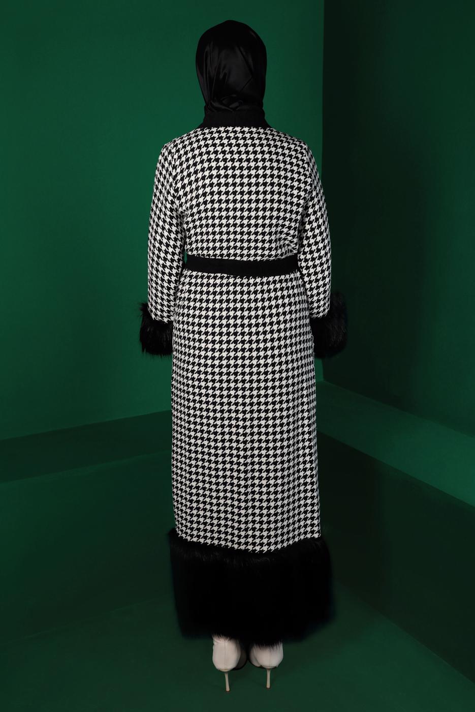 Tesettür giyim SİYAH KAZAYAĞI DESENLİ MANŞETLERİ TÜYLÜ KAP 1547 