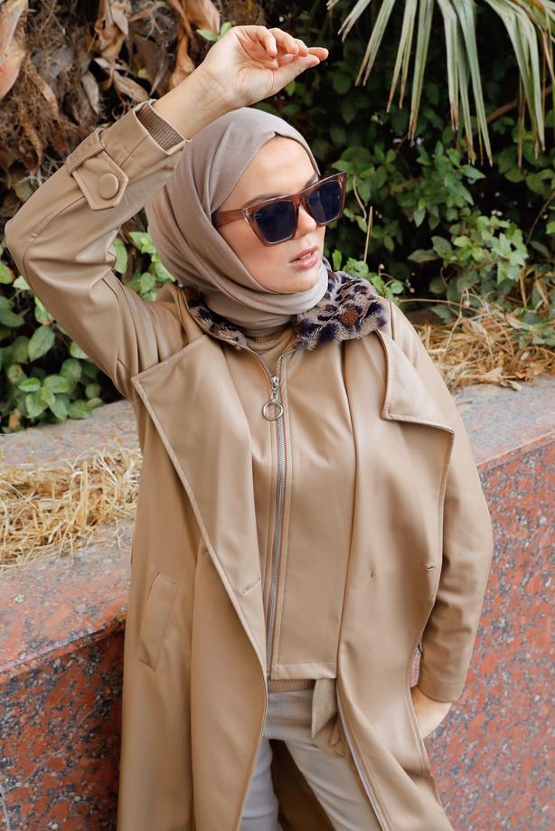 Vêtements hijab BEIGE TRENCH-COAT EN FAUX CUIR AVEC FOURRURE MOTIF LÉOPARD 49222 - TRENDTESETTÜR