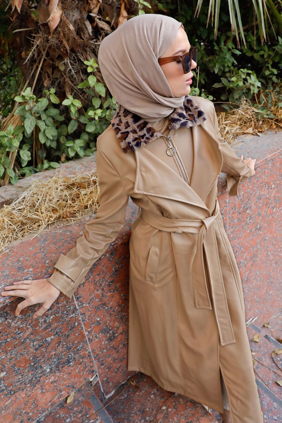 Vêtements hijab BEIGE TRENCH-COAT EN FAUX CUIR AVEC FOURRURE MOTIF LÉOPARD 49222