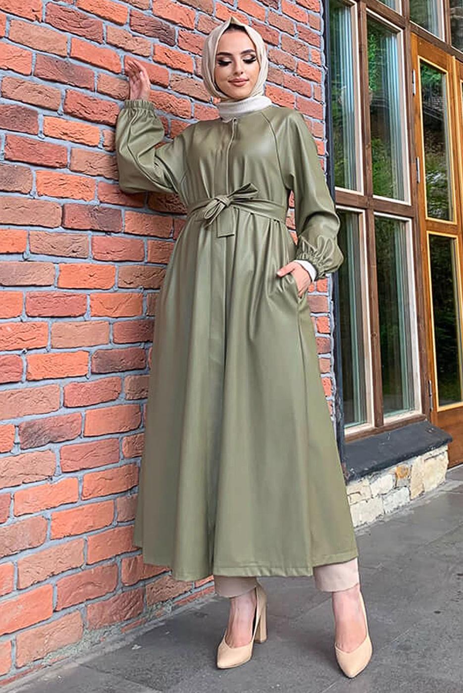 Vêtements hijab VERT TRENCH-COAT EN CUIR AVEC CEINTURE 8447