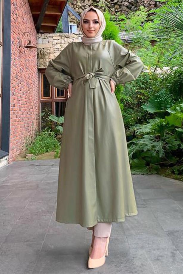 Vêtements hijab VERT TRENCH-COAT EN CUIR AVEC CEINTURE 8447 - TRENDTESETTÜR