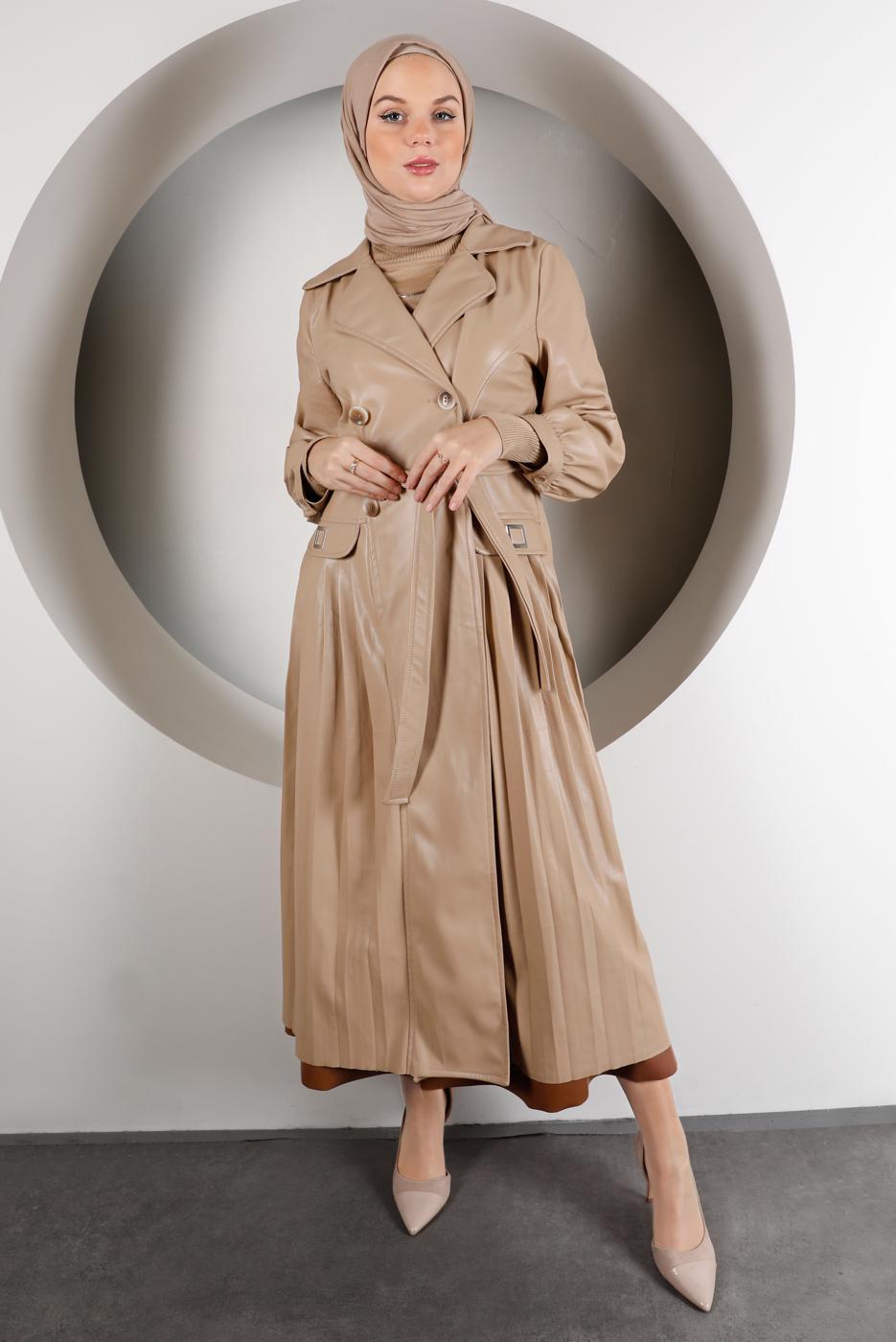 Tesettür giyim BEJ PİLİSE DETAYLI DÜĞMELİ DERİ KAP 98222