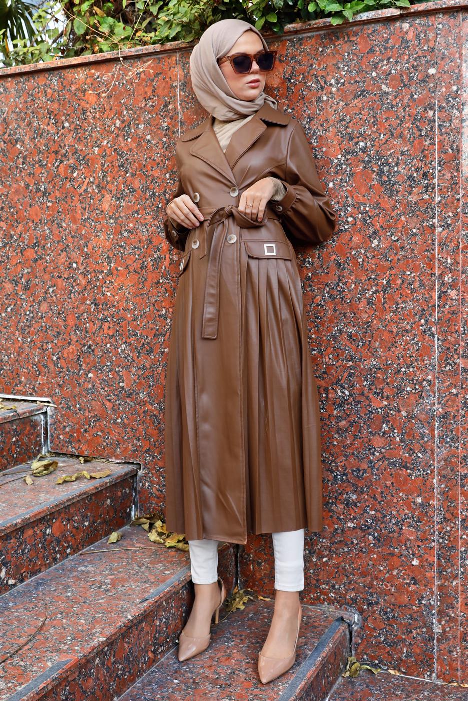 Tesettür giyim TABA PİLİSE DETAYLI DÜĞMELİ DERİ KAP 98222