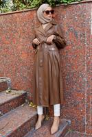 Tesettür giyim TABA PİLİSE DETAYLI DÜĞMELİ DERİ KAP 98222