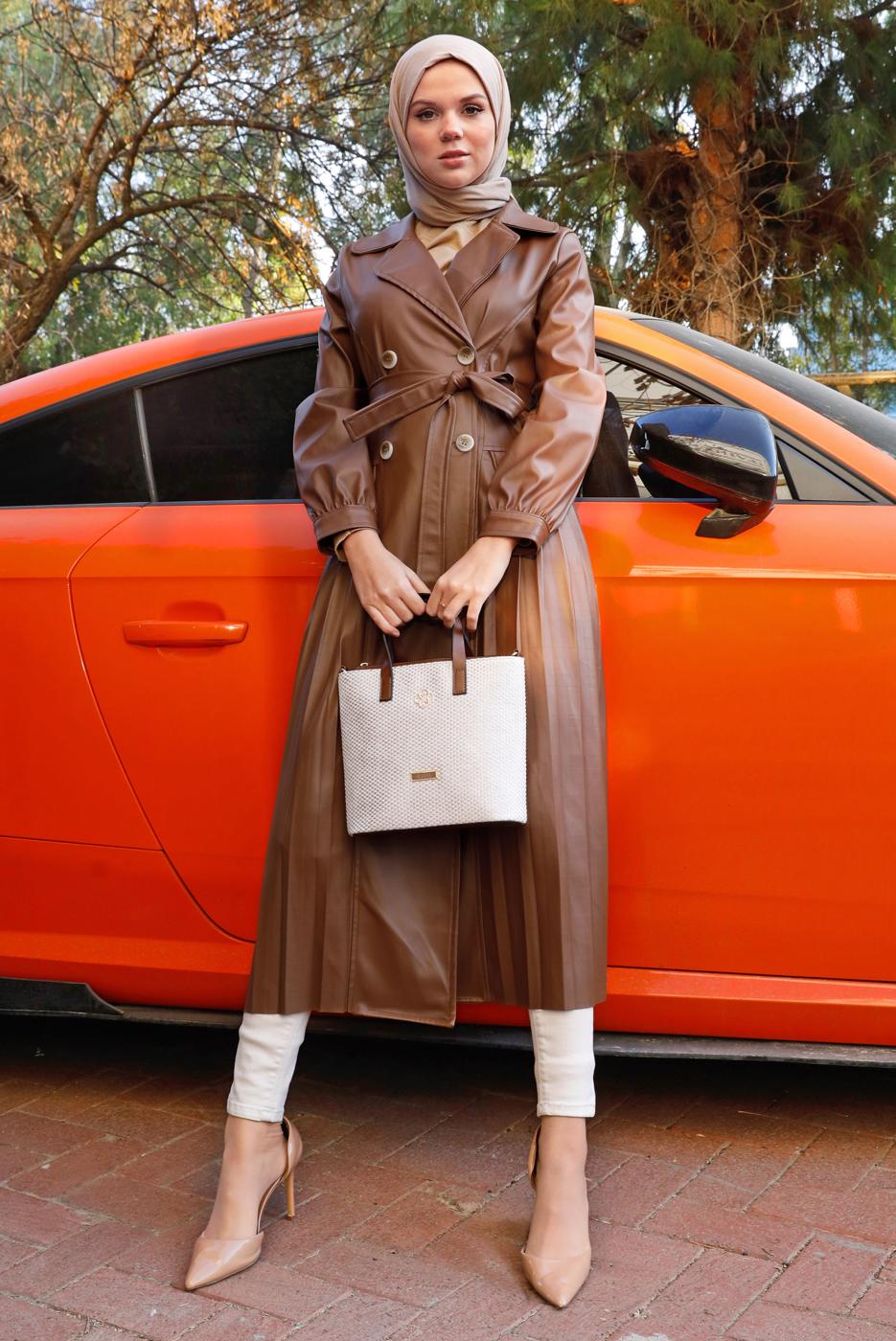 Tesettür giyim TABA PİLİSE DETAYLI DÜĞMELİ DERİ KAP 98222