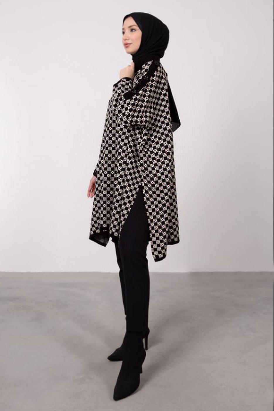 Tesettür giyim SİYAH KOLU DÜĞME DETAYLI KARELİ TRİKO PANÇO 1084 