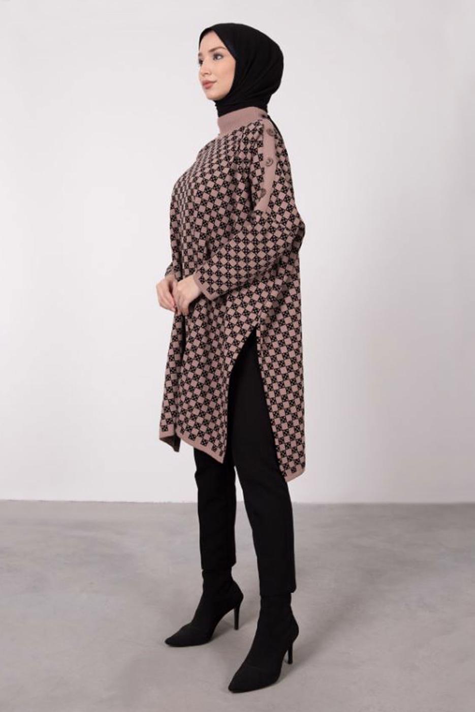 Tesettür giyim PEMBE KOLU DÜĞME DETAYLI KARELİ TRİKO PANÇO 1084 