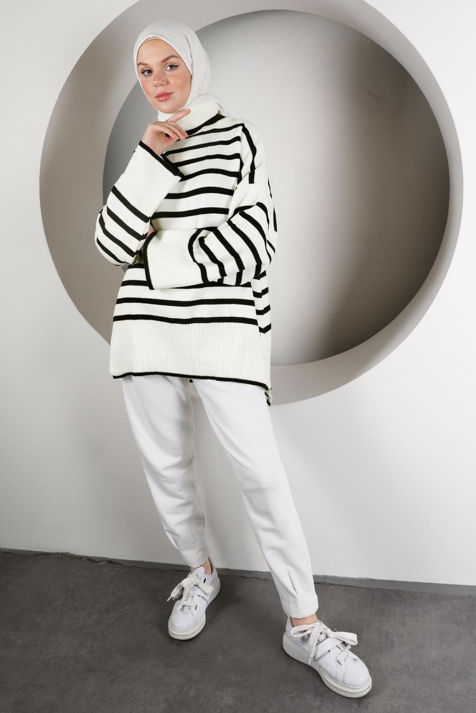 Tesettür giyim SİYAH ŞERİTLİ BALIKÇI YAKA TRİKO TUNİK 2111 