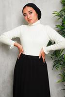 Tesettür giyim EKRU KENDİNDEN DESENLİ TRİKO KAZAK 8092 