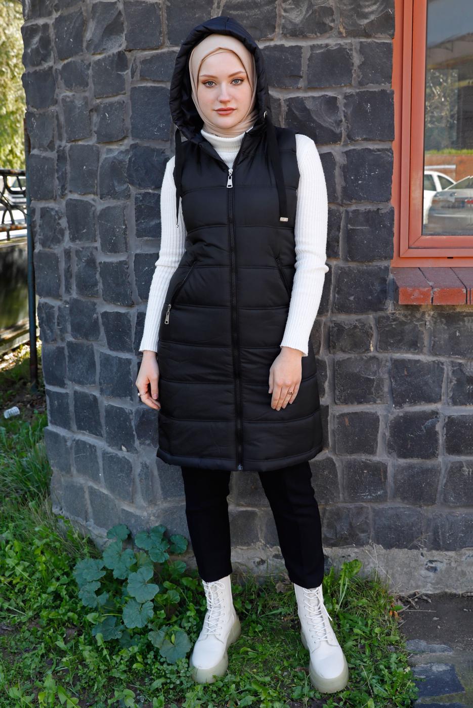 Tesettür giyim SİYAH CEPLİ KAPÜŞONLU ŞİŞME YELEK T 0415 