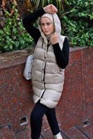 Tesettür giyim BEJ KAPÜŞONLU FERMUARLI ŞİŞME YELEK 5003 