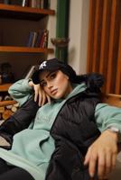 Tesettür giyim SİYAH KAPÜŞONU KÜRKLÜ ŞİŞME YELEK 7852 