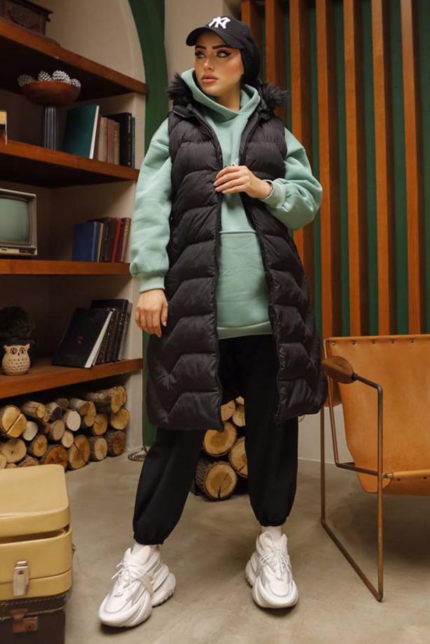 Tesettür giyim SİYAH KAPÜŞONU KÜRKLÜ ŞİŞME YELEK 7852  - TRENDTESETTÜR