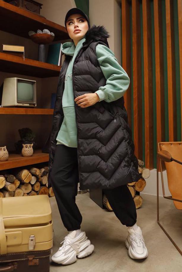 Tesettür giyim SİYAH KAPÜŞONU KÜRKLÜ ŞİŞME YELEK 7852  - TRENDTESETTÜR