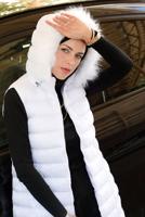 Tesettür giyim BEYAZ FERMUARLI KAPÜŞONU KÜRKLÜ ŞİŞME YELEK 9001 