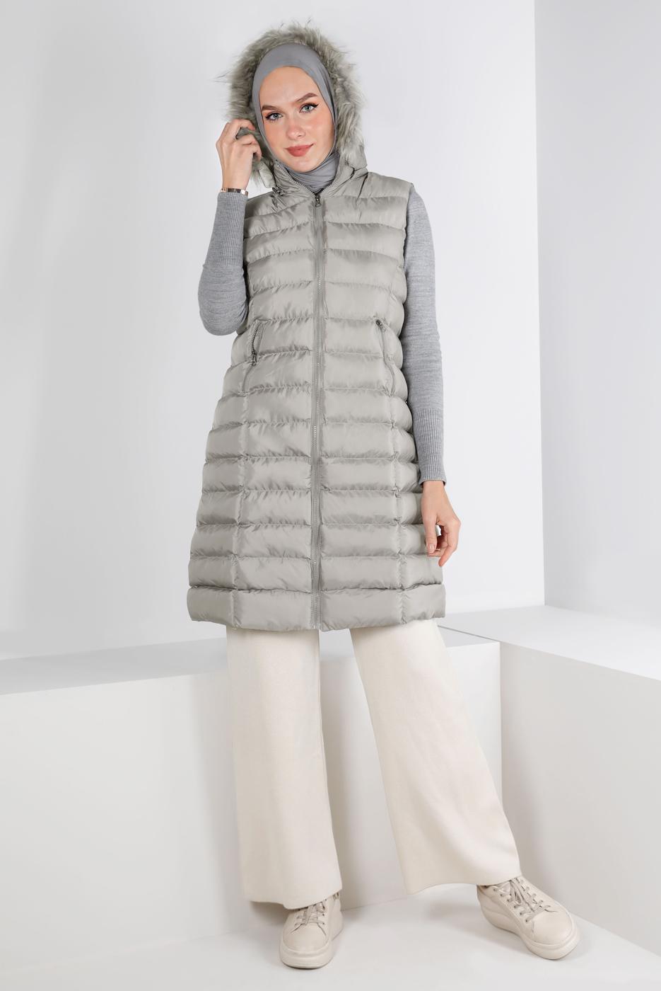 Tesettür giyim GRİ FERMUARLI KAPÜŞONU KÜRKLÜ ŞİŞME YELEK 9001 