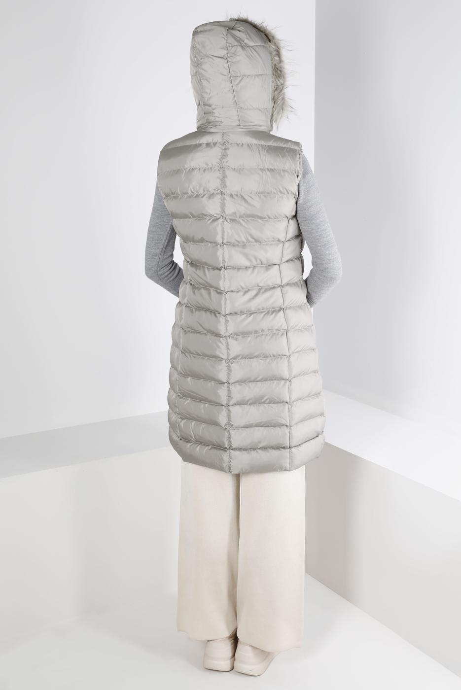 Tesettür giyim GRİ FERMUARLI KAPÜŞONU KÜRKLÜ ŞİŞME YELEK 9001 