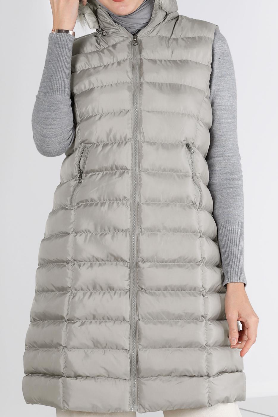 Tesettür giyim GRİ FERMUARLI KAPÜŞONU KÜRKLÜ ŞİŞME YELEK 9001 