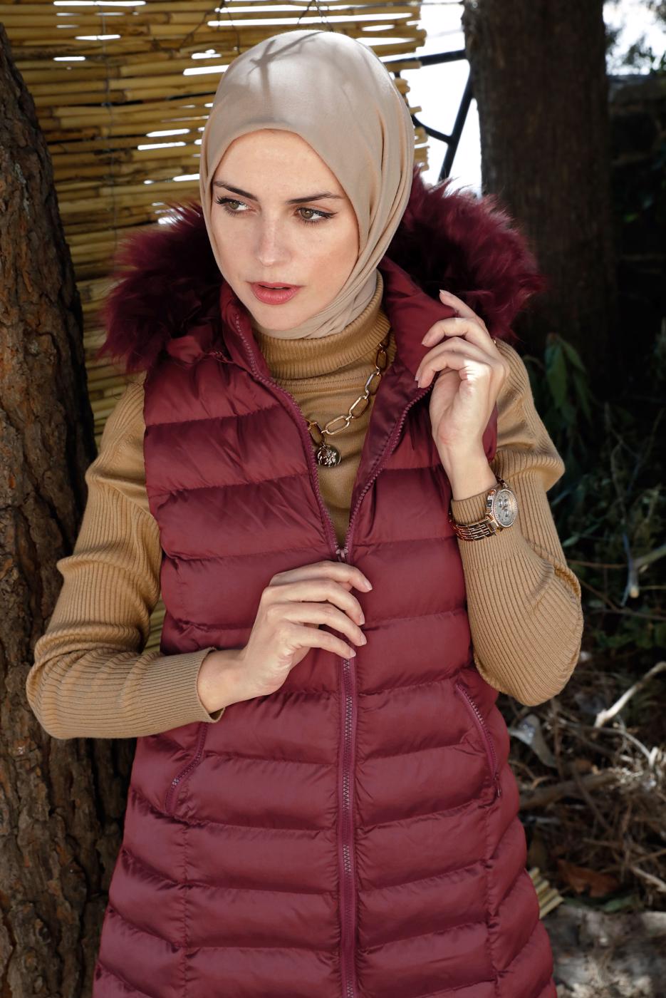 Tesettür giyim BORDO FERMUARLI KAPÜŞONU KÜRKLÜ ŞİŞME YELEK 9001 