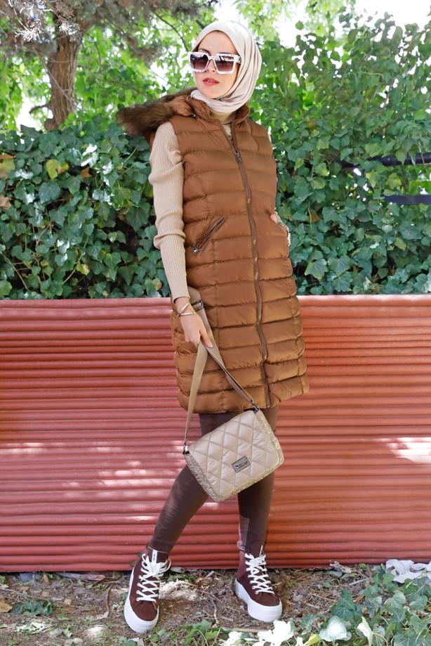 Tesettür giyim KAHVE FERMUARLI KAPÜŞONU KÜRKLÜ ŞİŞME YELEK 9001  - TRENDTESETTÜR