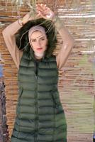 Tesettür giyim HAKİ FERMUARLI KAPÜŞONU KÜRKLÜ ŞİŞME YELEK 9001 