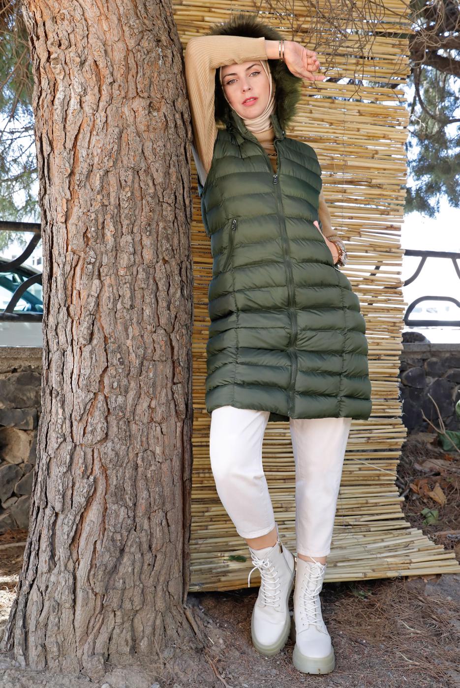 Tesettür giyim HAKİ FERMUARLI KAPÜŞONU KÜRKLÜ ŞİŞME YELEK 9001 