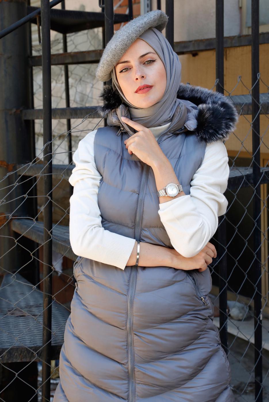 Tesettür giyim GRİ FERMUARLI KAPÜŞONLU ŞİŞME YELEK 9051	