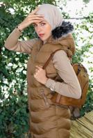 Tesettür giyim TABA FERMUARLI KAPÜŞONLU ŞİŞME YELEK 9051	