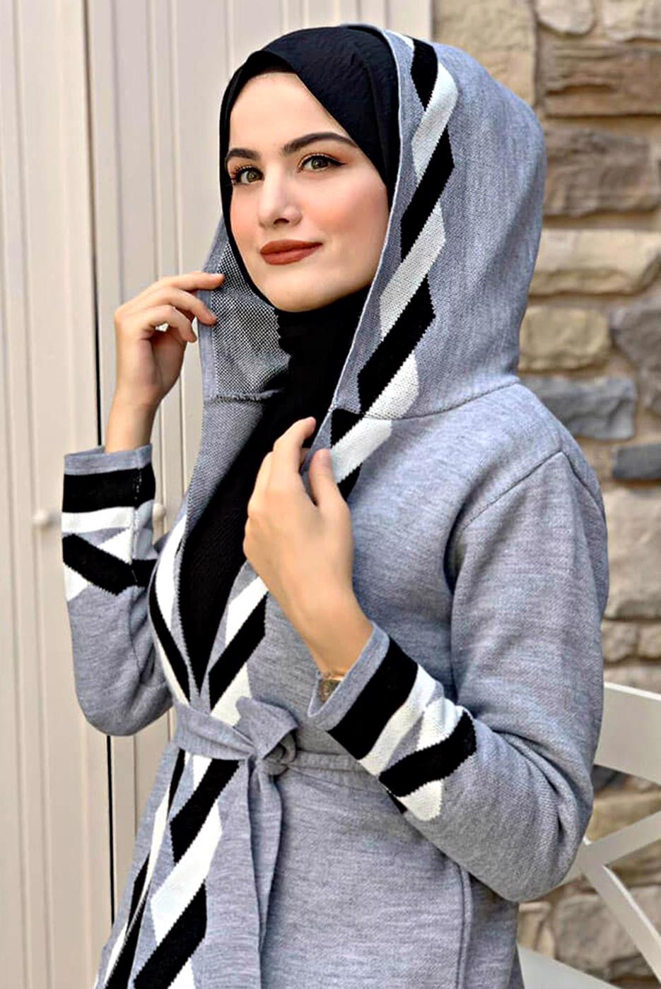 Tesettür giyim GRİ KAPÜŞONLU KUŞAKLI TRİKO HIRKA 71102 