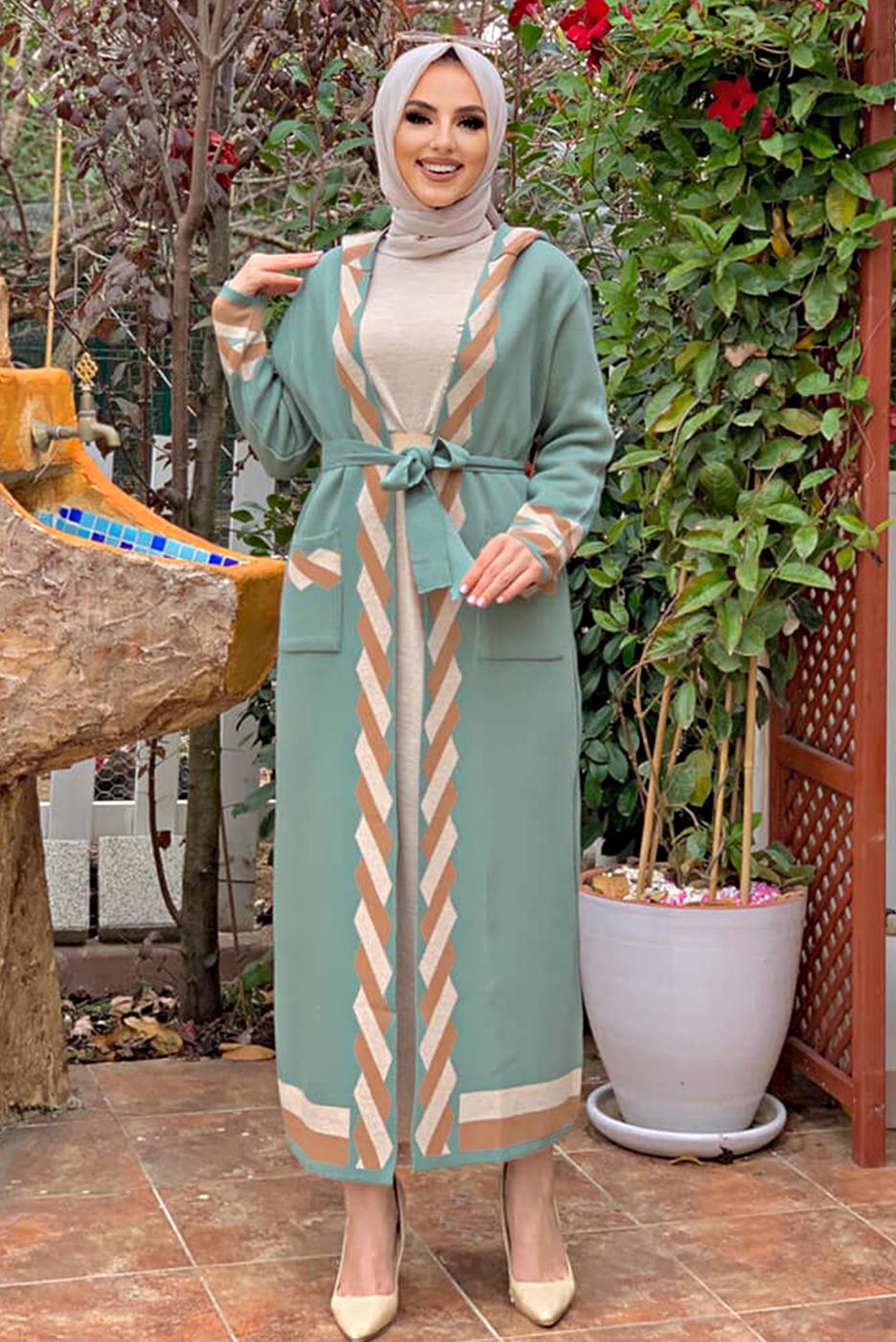 Tesettür giyim YEŞİL KAPÜŞONLU KUŞAKLI TRİKO HIRKA 71102 