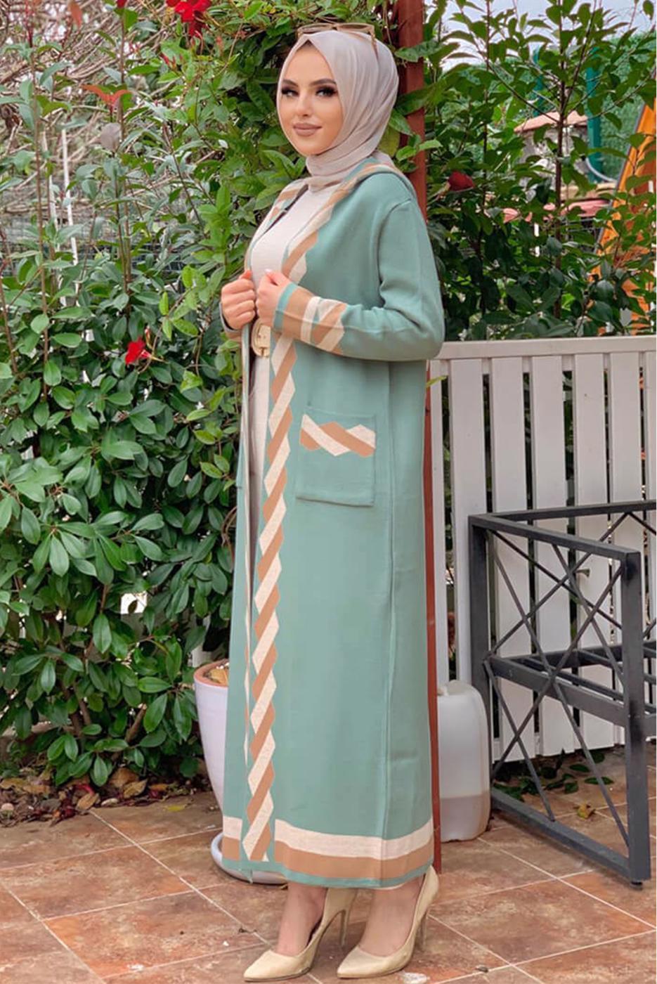 Tesettür giyim YEŞİL KAPÜŞONLU KUŞAKLI TRİKO HIRKA 71102 